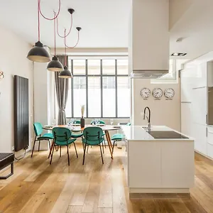 Apartment Design Et Confort Near Champs Elysees, Paris