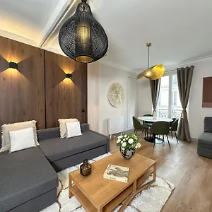 Apartment Champs Elysees Area, Paris